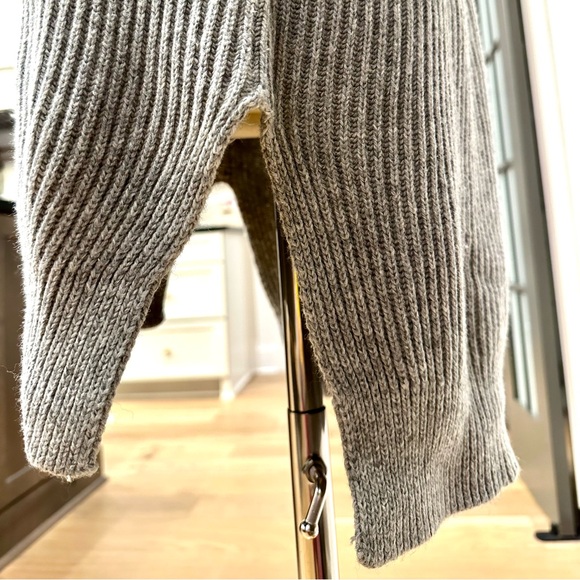 GAP Ribbed Chain Stitch Sweater with Cap Sleeve & Side Slit Gray — M - Picture 5 of 5